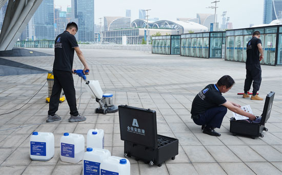全佳安石墨烯纳米防滑液告诉您：家庭地面防滑的重要性